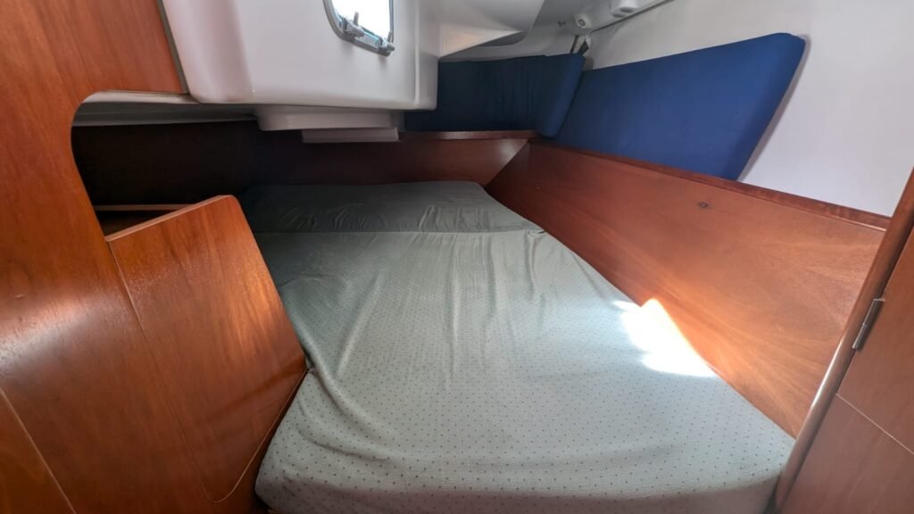 Cabine arrière double de l’Oceanis 311 DL dériveur lesté échouable
