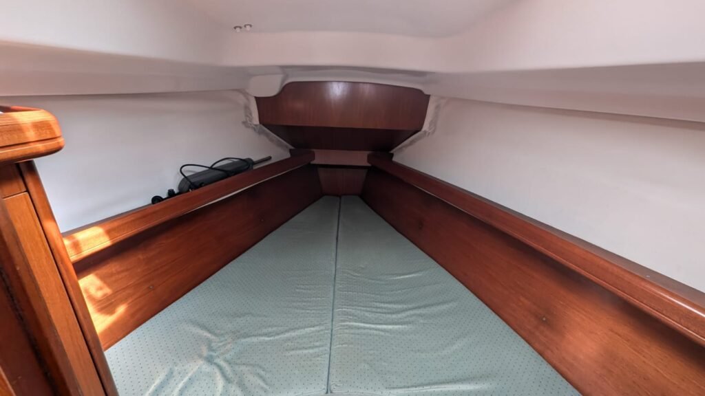 Cabine avant double de l’Oceanis 311 DL dériveur lesté échouable