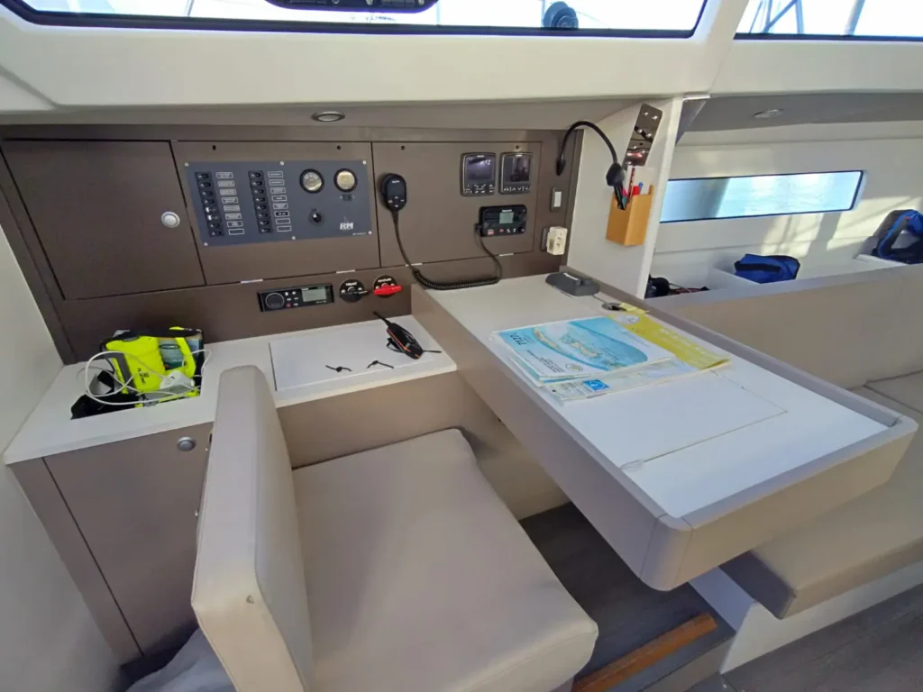 Table à carte - vue générale d'un RM 10.70 Biquille