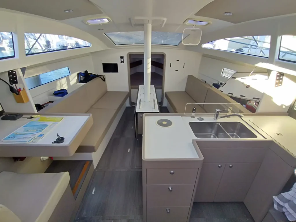 Vue générale du carré du RM 10.70 de Loc Voile Armor