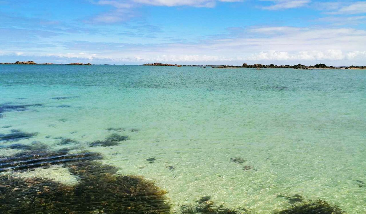 Une mer couleur caraïbes en bretagne nord et dans la Manche du côté de l'Archipel de Chausey.