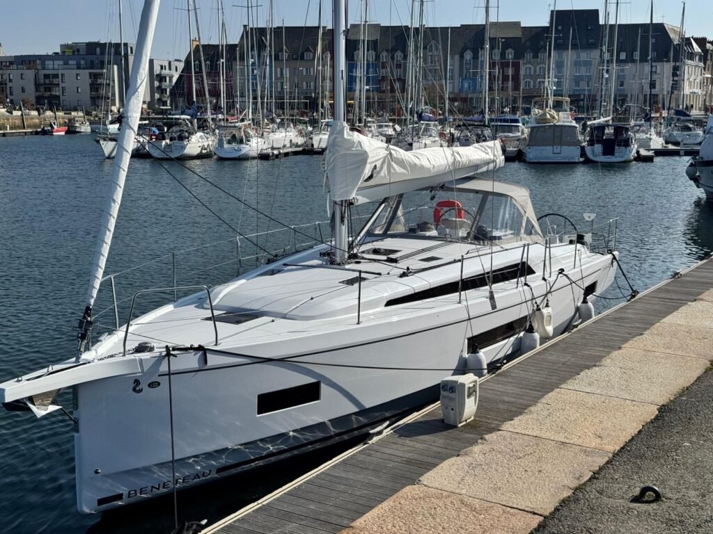 Oceanis de 40 pied de 2025 amarré au port de Paimpol