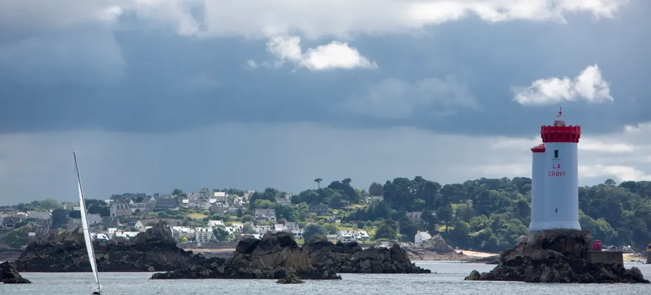 L'entrée du Trieux. Le port de Lézardrieux est une bonne escale pour naviguer en bretagne nord sereinement.