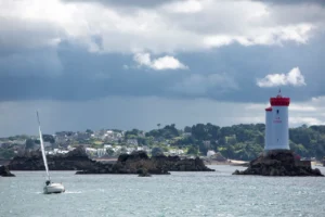 L'entrée du Trieux. Le port de Lézardrieux est une bonne escale pour naviguer en bretagne nord sereinement.
