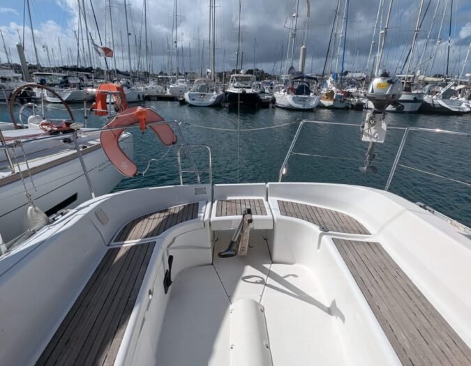 Oceanis-311-DL-Dériveur-Lesté-barre-franche