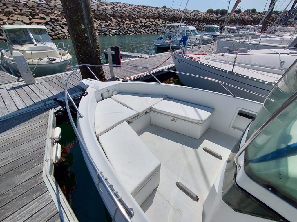 Location Bretagne Cap Camarat 6 places avec bain de soleil avant dans le port