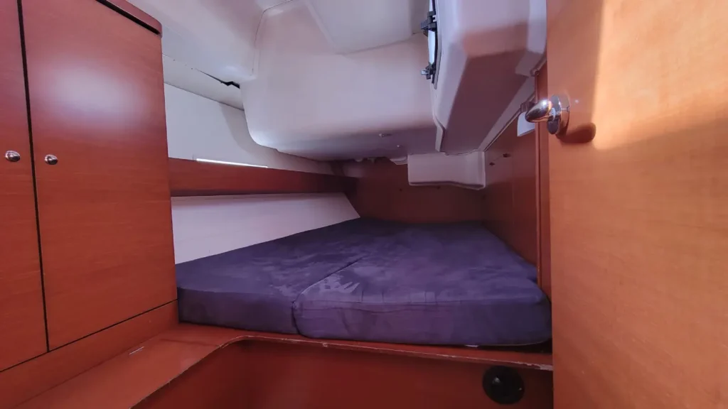 Cabine double arrière tribord du Dufour 445 Grand Large, voilier de location 4 cabines en Bretagne Nord